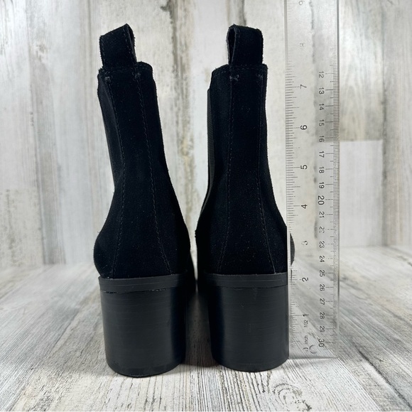 NEW Steve Madden Rhiannon Chelsea Black Suede Block Heel Ankle Boots #1220 - Picture 3 of 12
